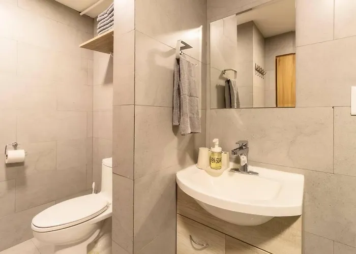 101 Lovely 2bdrm 2bath Ac Rooftop